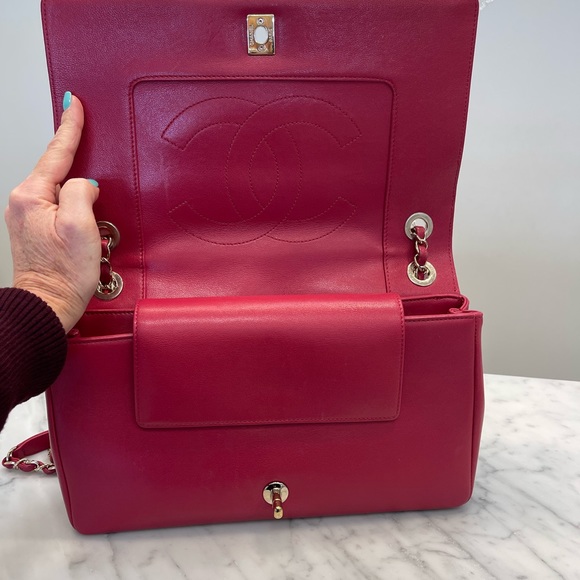 ❌❌SOLD on another site❌❌ Chanel Vintage Mademoiselle Flap bag in deep pink - Picture 5 of 13